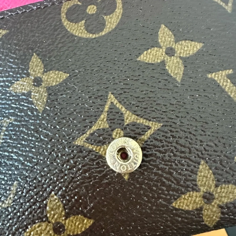 💞SOLD! Louis Vuitton Victorine Christmas Animation Wallet Monogram Rose Pivoine - Picture 3 of 15